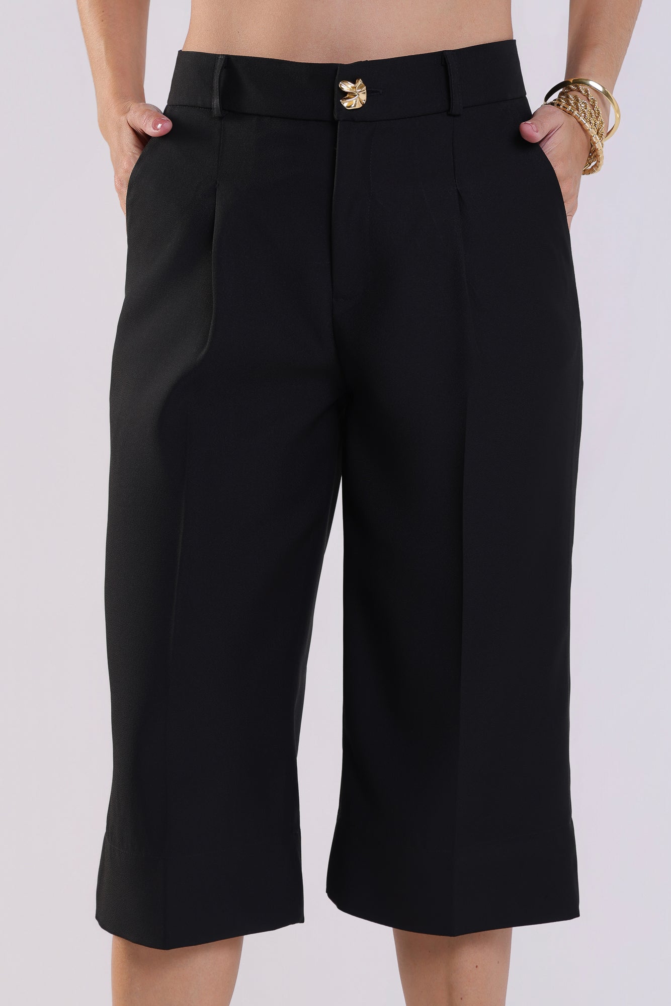 Bermuda Margot Crepe Preta